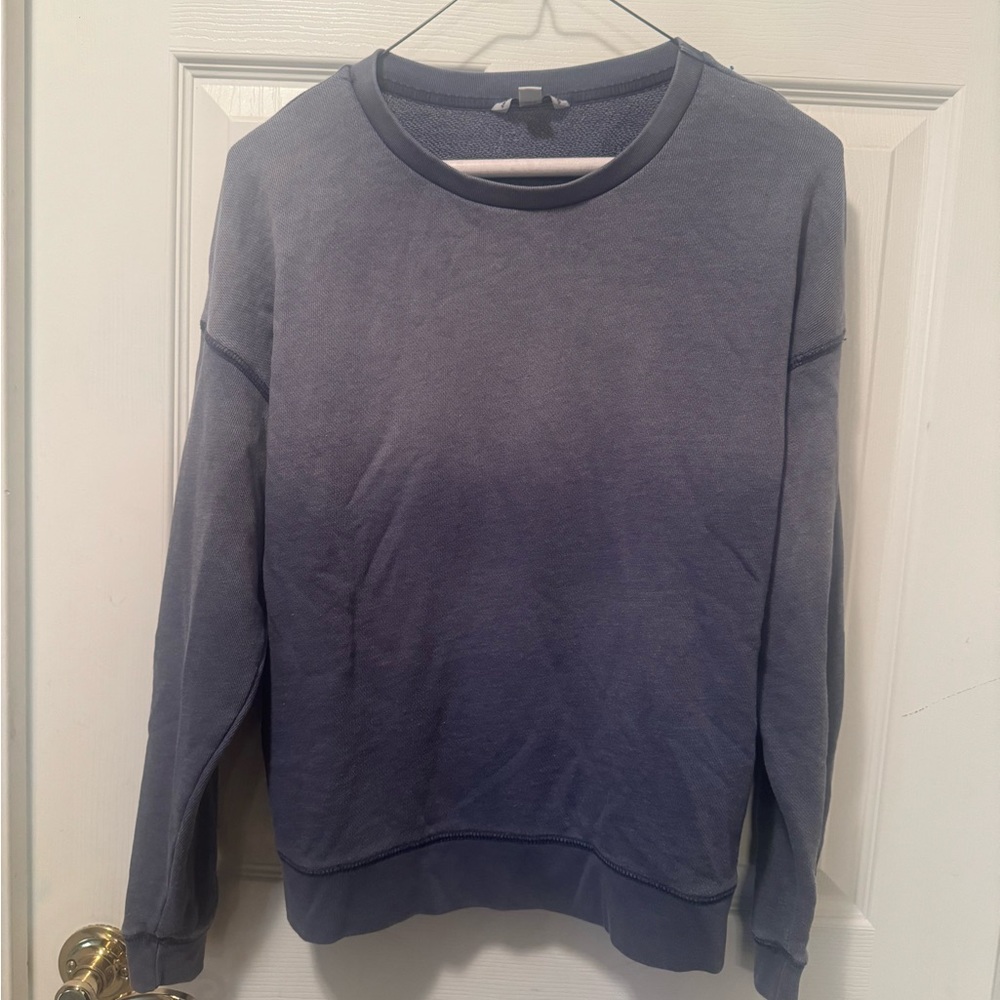 women’s navy blue crewneck sweatshirt. Like new.